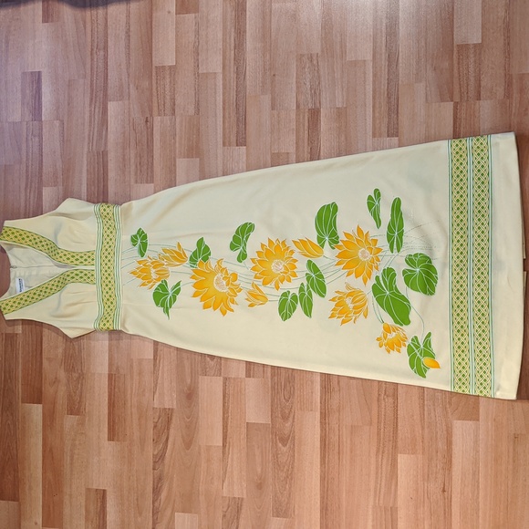 Vintage Dresses & Skirts - Vintage 60's-70's yellow lotus flower printed Alfred Shaheen maxi dress